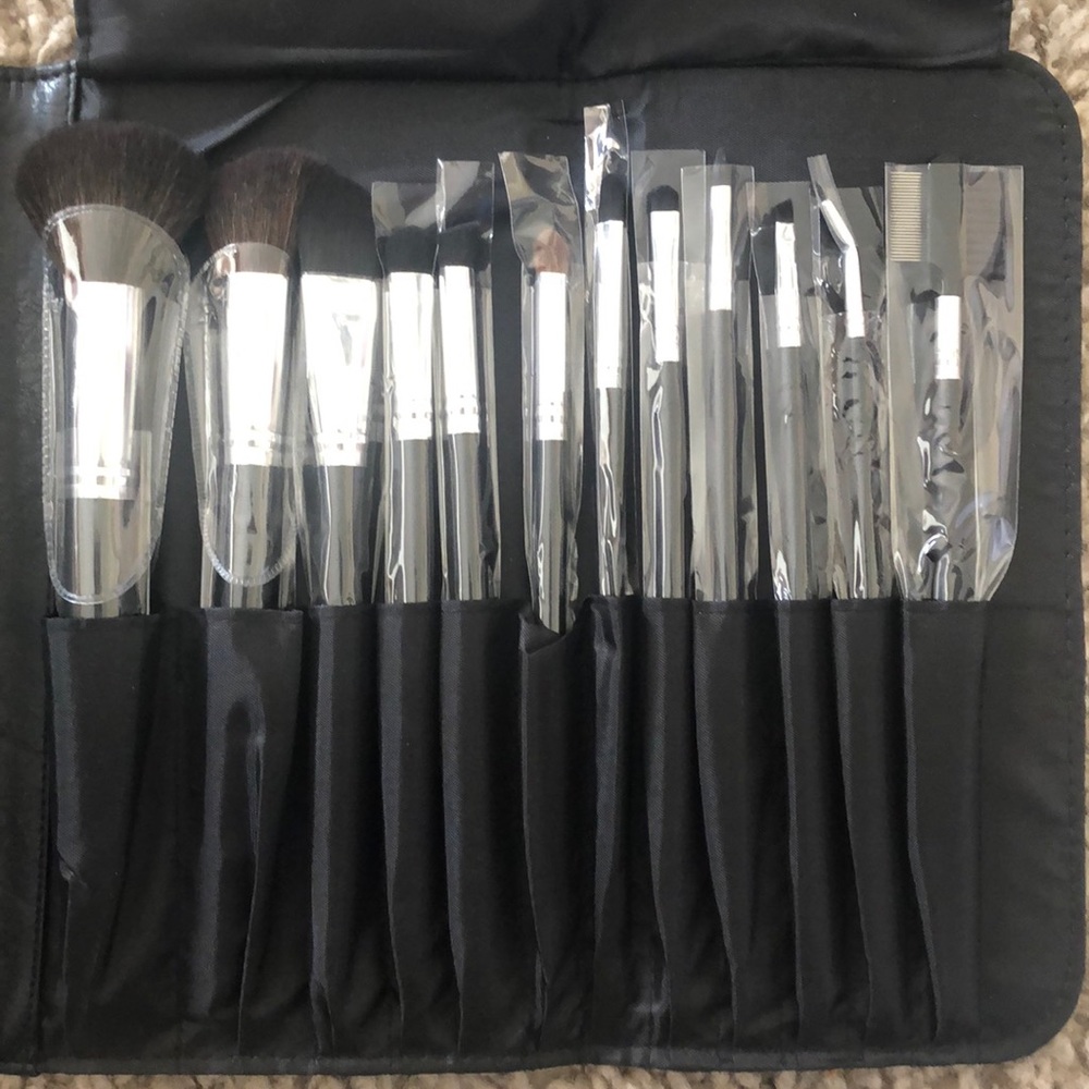 Coastal scents 12 piece brush set and holder